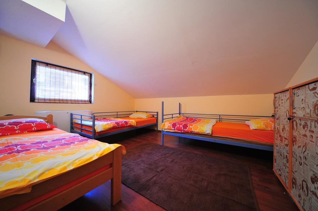 Hostel Bed N Beer Beograd Ruang foto