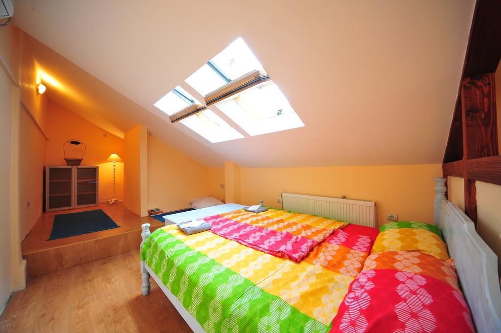 Hostel Bed N Beer Beograd Bagian luar foto
