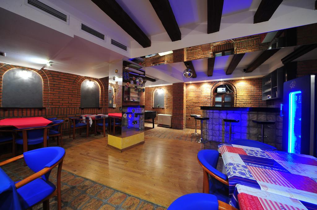 Hostel Bed N Beer Beograd Bagian luar foto