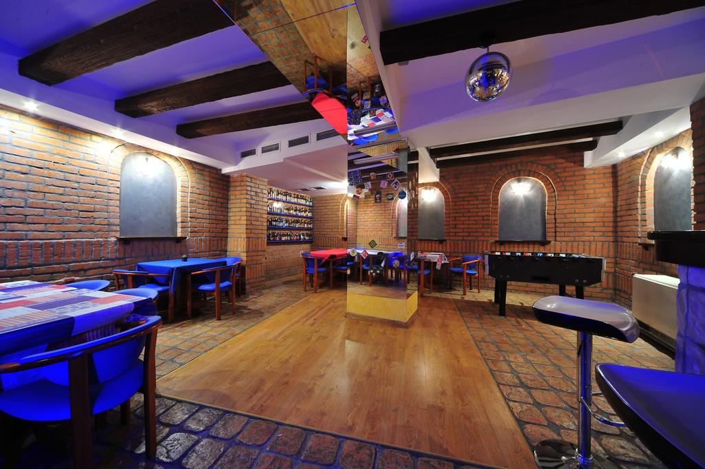 Hostel Bed N Beer Beograd Ruang foto