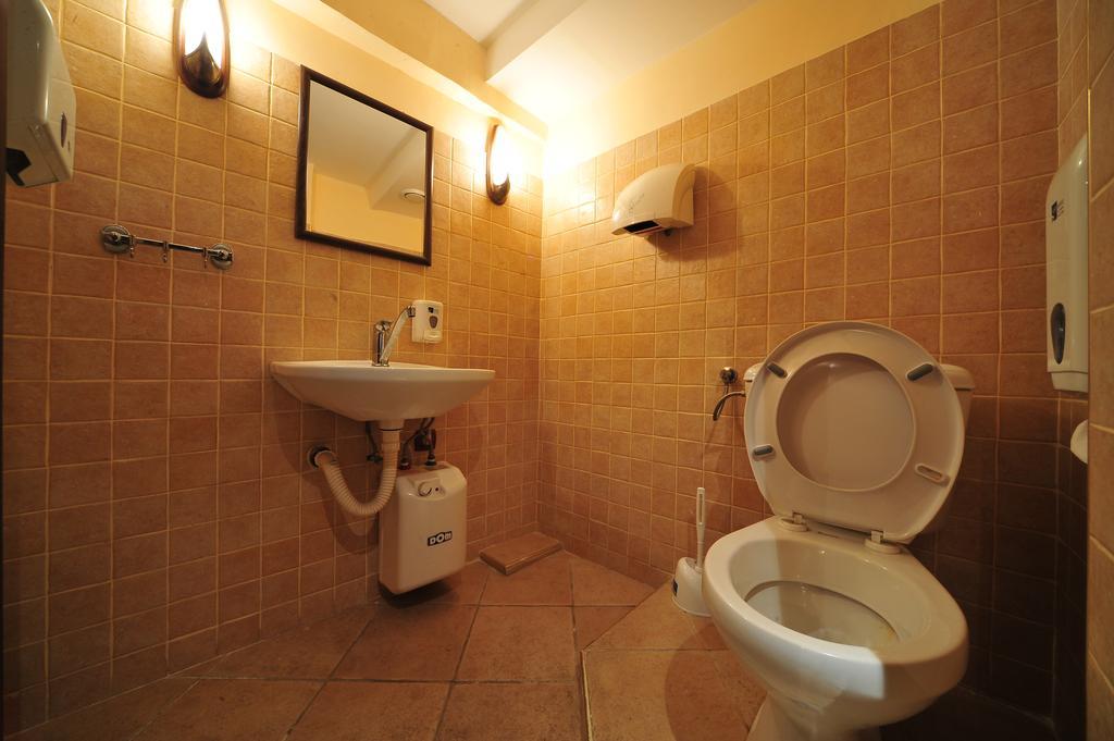 Hostel Bed N Beer Beograd Bagian luar foto