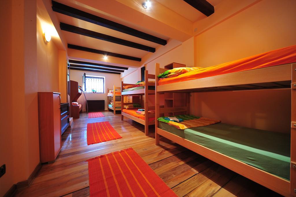 Hostel Bed N Beer Beograd Ruang foto