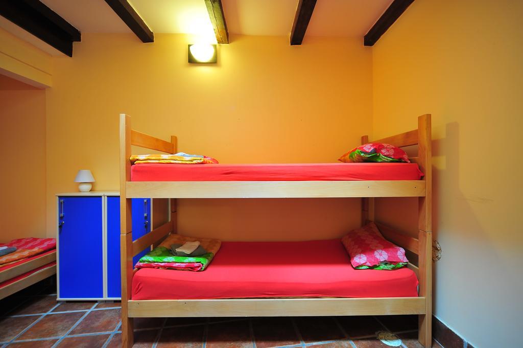 Hostel Bed N Beer Beograd Ruang foto