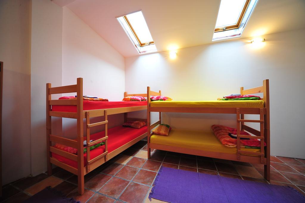 Hostel Bed N Beer Beograd Ruang foto