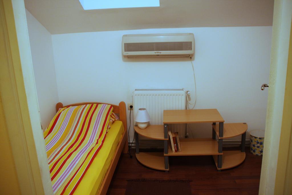 Hostel Bed N Beer Beograd Ruang foto