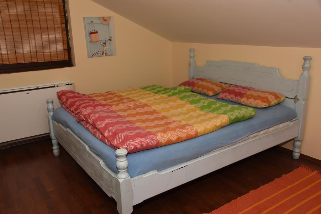 Hostel Bed N Beer Beograd Bagian luar foto