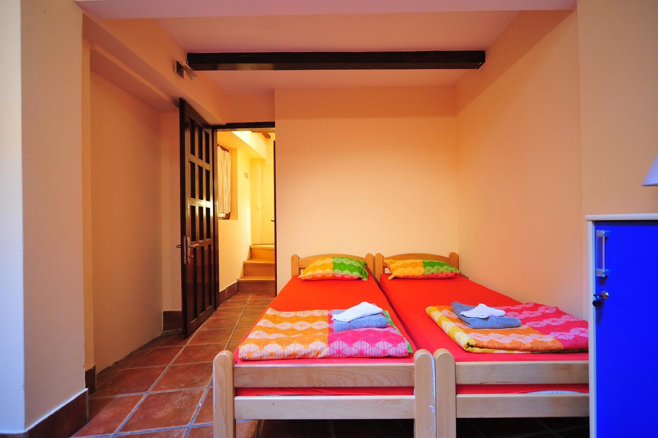 Hostel Bed N Beer Beograd Ruang foto
