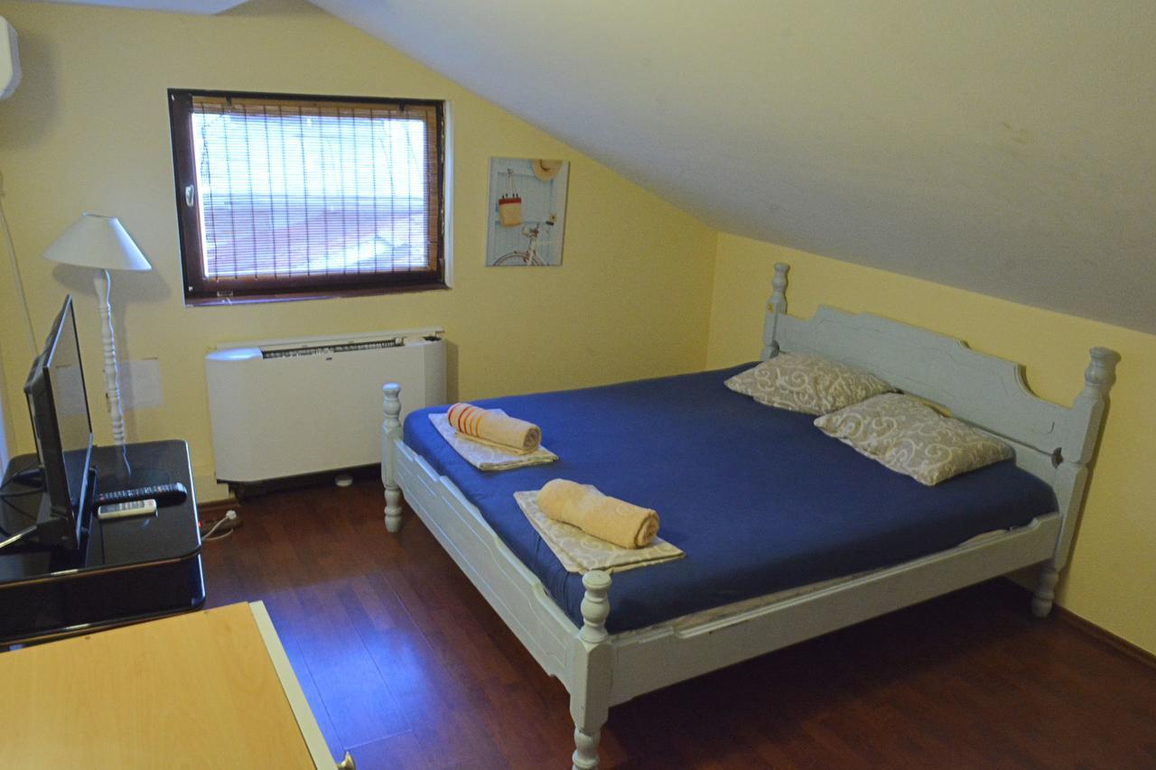 Hostel Bed N Beer Beograd Bagian luar foto