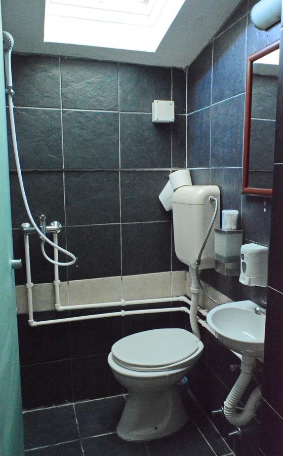 Hostel Bed N Beer Beograd Bagian luar foto
